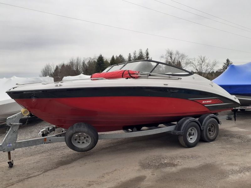 Boats   2017 Yamaha Marine SX210 Bowrider Jetboat Photo